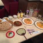 タージマハル - ひとりの発注とは思えないw
                                チキンビリヤニ
                                （サラダ ライタ ドリンク付き）1100円
                                チキンニハリ
                                （サラダ ロティ ドリンク付き）1100円