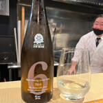 四季彩ダイニング　春 - 口開けだなんて… 良いんですか？！“と
      ガクブル((((；ﾟДﾟ)))))))
      「私もテイスティングするので(笑）」と大将。女将さんがニコニコと…惜しげもなく、
      グラスに注いで下さります！！(*´ω｀*)