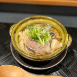 四季彩ダイニング　春 - ◯武州牛とキノコのグツグツ
      ‥「お熱いのでお気をつけくださいね〜」
      と、埼玉の武州牛の薄切りとなめこやひらたけ、白舞茸などたくさんのキノコを煮込んだミニ土鍋が
      グツグツと音を立てて運ばれてきました！