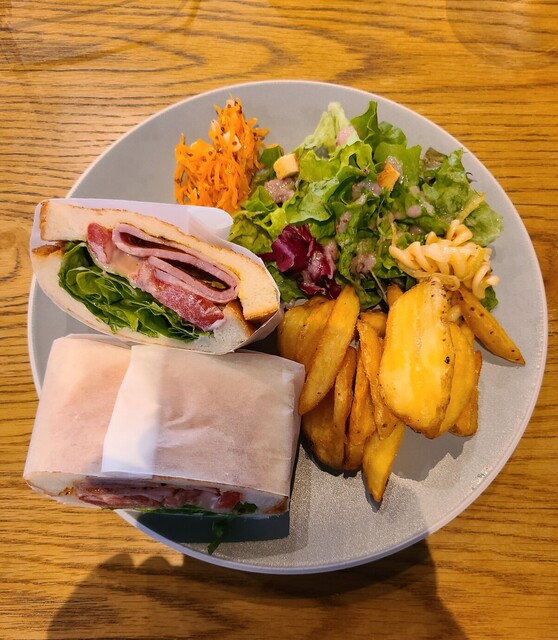 『パンとシャンパン♪』by ワイン飲み Toaster Bread Cafe&Champagne Bar （トースター ブレッド カフェ