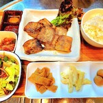 韓国料理 ホンデポチャ - サムギョプサル定食