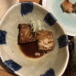 やきとりの一平 - 豚角煮の一部