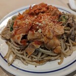 関谷スパゲティ EXPRESS - ピリ辛ポークトマトソースオリーブスパゲッティ