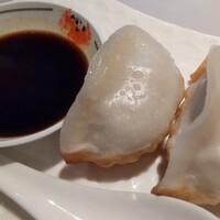 中国飯店 富麗華 - 焼餃子(*ﾟ∀ﾟ人ﾟ∀ﾟ*)♪美しすぎる。。