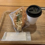箱根ベーカリー - カフェオレと名物「ちくわパン」