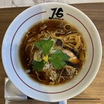 鶏そば 16 - 鶏そば 醤油(900円、真上から)