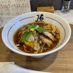 鶏そば 16 - 鶏そば 醤油(900円、斜め上から)
