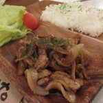 バックポートカフェ - 豚バラはこってりと甘辛い味付け