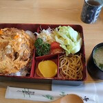 とんかつ雅 - 蓋を開けました