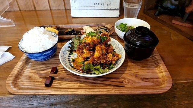 チャリチャリ>