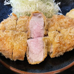 とんかつ 力亭 - ほんのりピンク色の大ロースカツ！