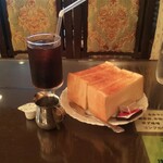 チルチル - トーストとアイスコーヒー(1000円)