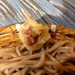 縁結び食堂 蕎麦 なみ満 - 梅干し天ぷらも