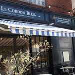 カフェ ル・コルドン・ブルー - 旧山手通り沿いにありますが、一本裏手側にオープンカフェスペースあり。