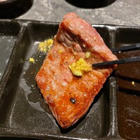 北新地焼肉 きらく - 山葵醤油で