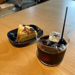 Folk knot cafe STIR - ・水出しアイスコーヒー 550円/税込
・いちじくケーキ 540円/税込