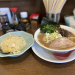 うまいヨゆうちゃんラーメン - ラーメンと炒飯　最高です！