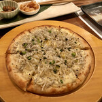 Hinataya - しらすのピザ