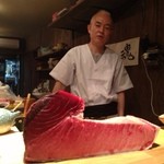 親方！！
          意味深な笑みの奥には・・・
          
          これですかっ！！
          壱岐の本鮪www