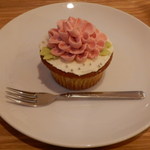 コレット - カーネーションのカップケーキ　320円