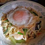 中華レストラン包茶 - 大連海鮮塩焼きそば～目玉焼きが嬉しい♪