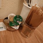 Maza Mun Kafe - オーガニックのシロップにきび砂糖の用意も素敵✨