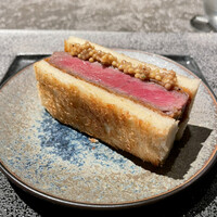 焼肉 思食 - 牛ヒレカツサンド