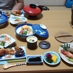 豊 - これに天麩羅とお刺身、伊勢海老、ごはんにお味噌汁、デザートまで付くよ