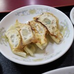 萬珍軒 - 餃子4個付き