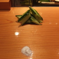 天寿し 京町店 - キュウリ　塩で頂きます。