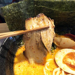 breath food - とにかくコレ。重量感のあるチャーシュー、かむほどに味の出る、食べ応え抜群です。正直、コレだけでおなかいっぱい。味玉もトロトロで美味しいですよ