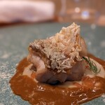 銀座 大石 - 甘鯛と魚介ベースのソース。皮目がパリパリで、ジューシー。濃厚すぎるソースは甘鯛の甘みを殺してしまいそうなのに、何故かよく合うのです。