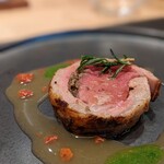 銀座 大石 - メインの子羊。もちろんこちらも臭み皆無。脂身が一見多く見えるかもしれませんが、重くなく程なくして消えてしまうので、寧ろこのぐらいないと困る。