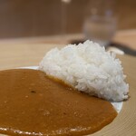 銀座 大石 - カレー。ヒリヒリするような辛さはないのに、スパイスを感じる。甘くて奥深くて、これだけのために伺いたくなります。