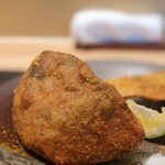 銀座 大石 - ポルチーニのフリット。傘は焼き芋のようにトロ〜。軸は瑞々しさと甘さがたまらない。あまりの美味しさに、スダチの出番がなかった(笑)
