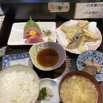 香海 - 本日のランチから鮪の刺身・白身魚の天ぷらを食べました。