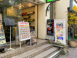 h Chuukaryouri Ryuusei - 店の入口(ここの階段でB1へ)