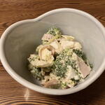 珍山海 - お通し。ブロッコリーがドスンと。