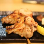 Yakitori Ryouta - 手羽は手羽元の2貫刺し