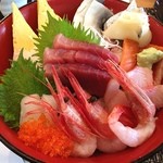 江戸前 びっくり寿司 - その名も、びっくり海鮮ちらし！！

ネタのヴォリュームにびっくりwww

CP高し！