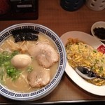 Kurume Ra-Men Seiyouken - 屋台仕込ラーメンと焼きめし。
                        焼きめしがバリうま