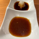 YAKINIKU BON'S - 付けダレ 手前が当店オリジナル