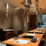 YAKINIKU BON'S - 店内は清潔で落ち着いた空間