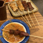 Kushiyaki Kushimatsuya - 牛ホルモンの串焼き