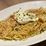 タベルナ・バルボーネ - 赤海老とブッラータチーズ、ピスタチオのスパゲティ