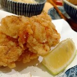 肉汁餃子と190円レモンサワー しんちゃん - でっかい鶏唐(1個)　183円(2022年11月)