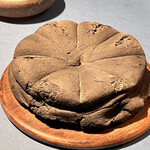 志津屋 - 参考　夏前に京セラ美でみたポンペイで発掘された焦げたパン