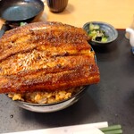 うな春 - 極丼（ご飯大盛り無料）