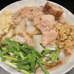 豚風。 - 限定『スタ満インスパ。』（1,200円）＋ショウガ（50円）＋豚増し（150円）、ニンニクコール