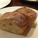 Wine Bar base - パンをサービスで下さいました！なんてお優しい！豚バラのコンフィ五香粉ソースにつけて食べるとまた美味しすぎ♪